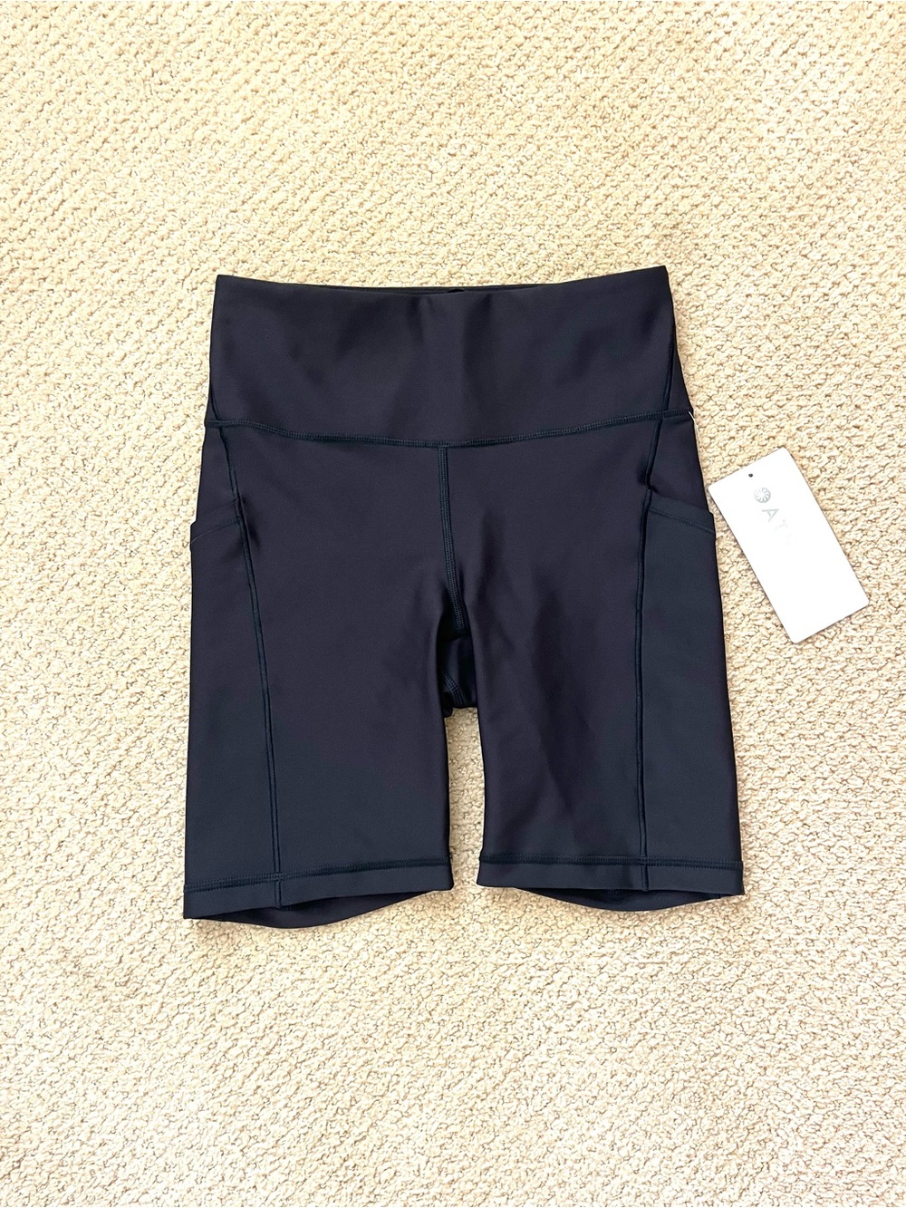 NWT Athleta Interval Stash 7” Shorts Women’s size XS